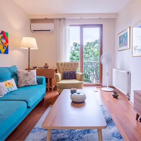 Pleasant Flat With Location In Sisli *
