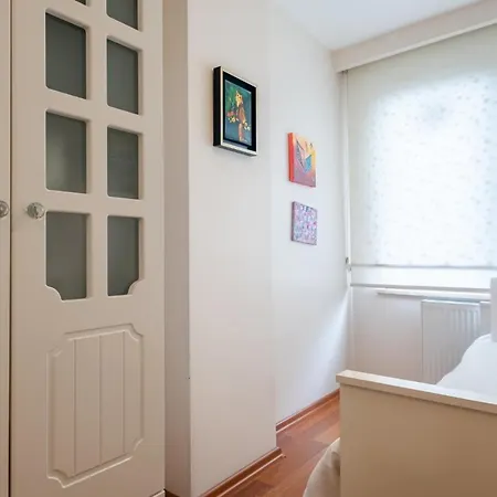 Pleasant Flat With Location In Sisli